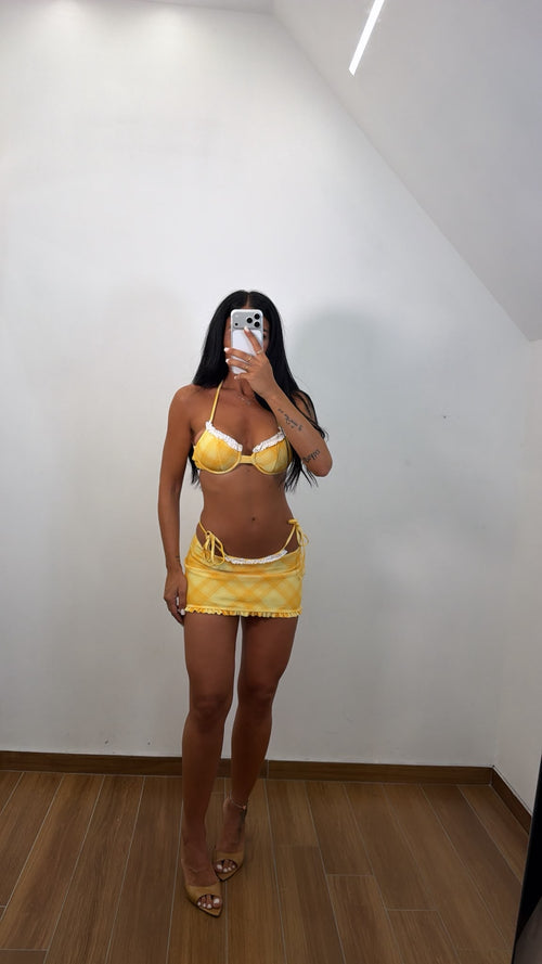Costume e minigonna Yellow