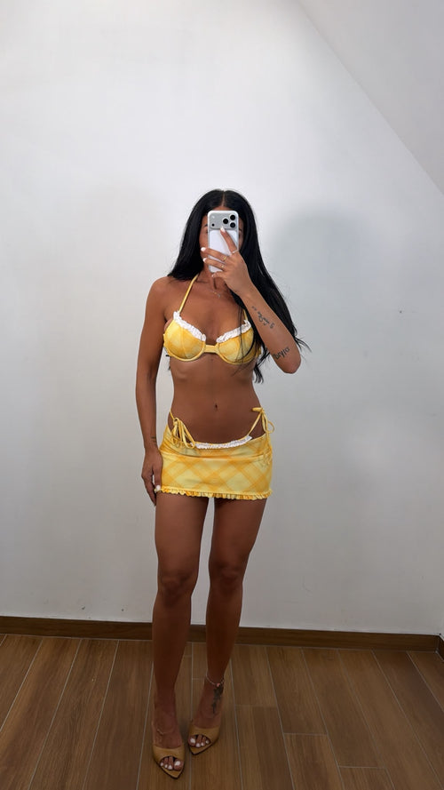 Costume e minigonna Yellow