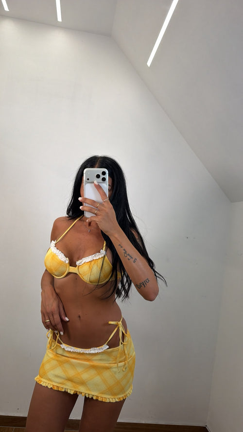 Costume e minigonna Yellow