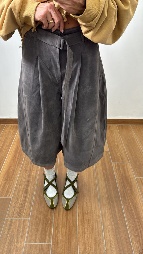 Bermuda in suede grey